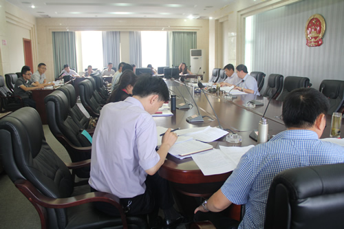 政府領(lǐng)導(dǎo)、企業(yè)代表參加了崇禮新城投資合作協(xié)議討論會(huì)(圖2)