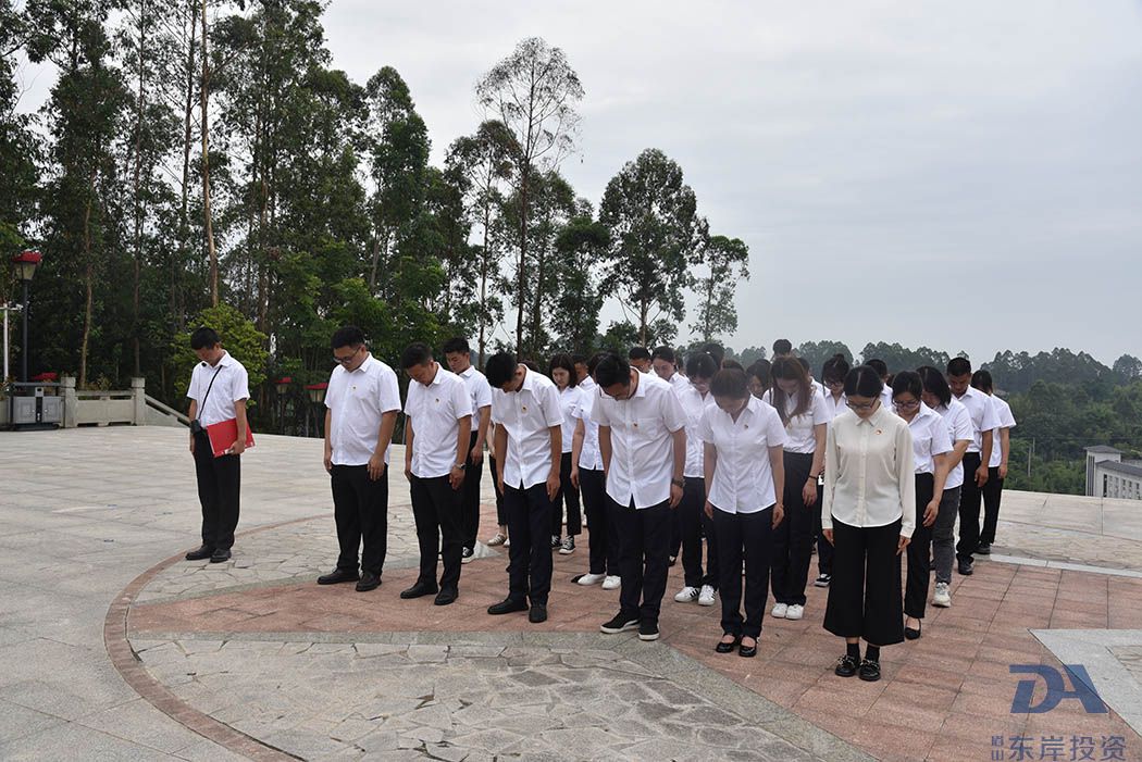 走進紅色西山、牢記革命歷史
